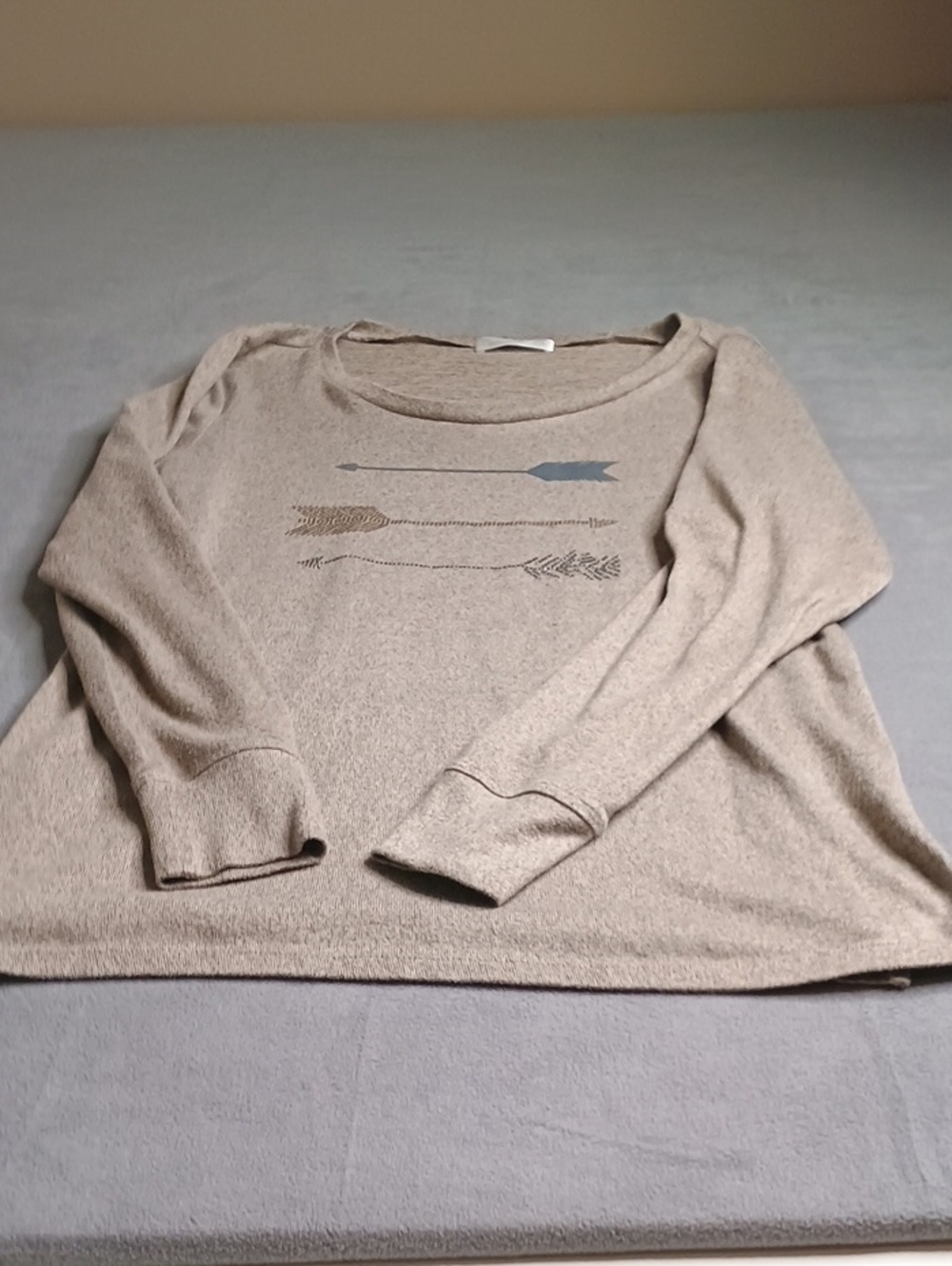 89th & Madison Beige Arrow Pullover Sweatshirt